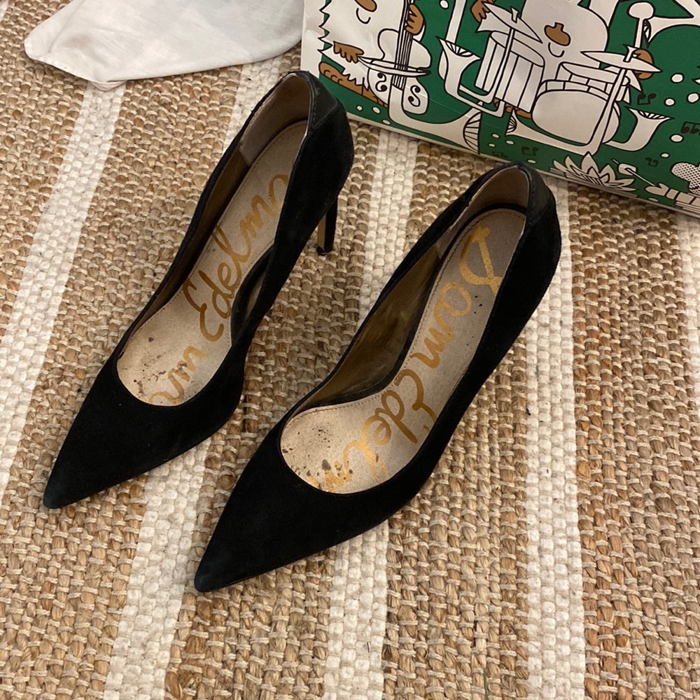Size 8 Black Suede Sam Edelman Pointed Toe heeled pumps